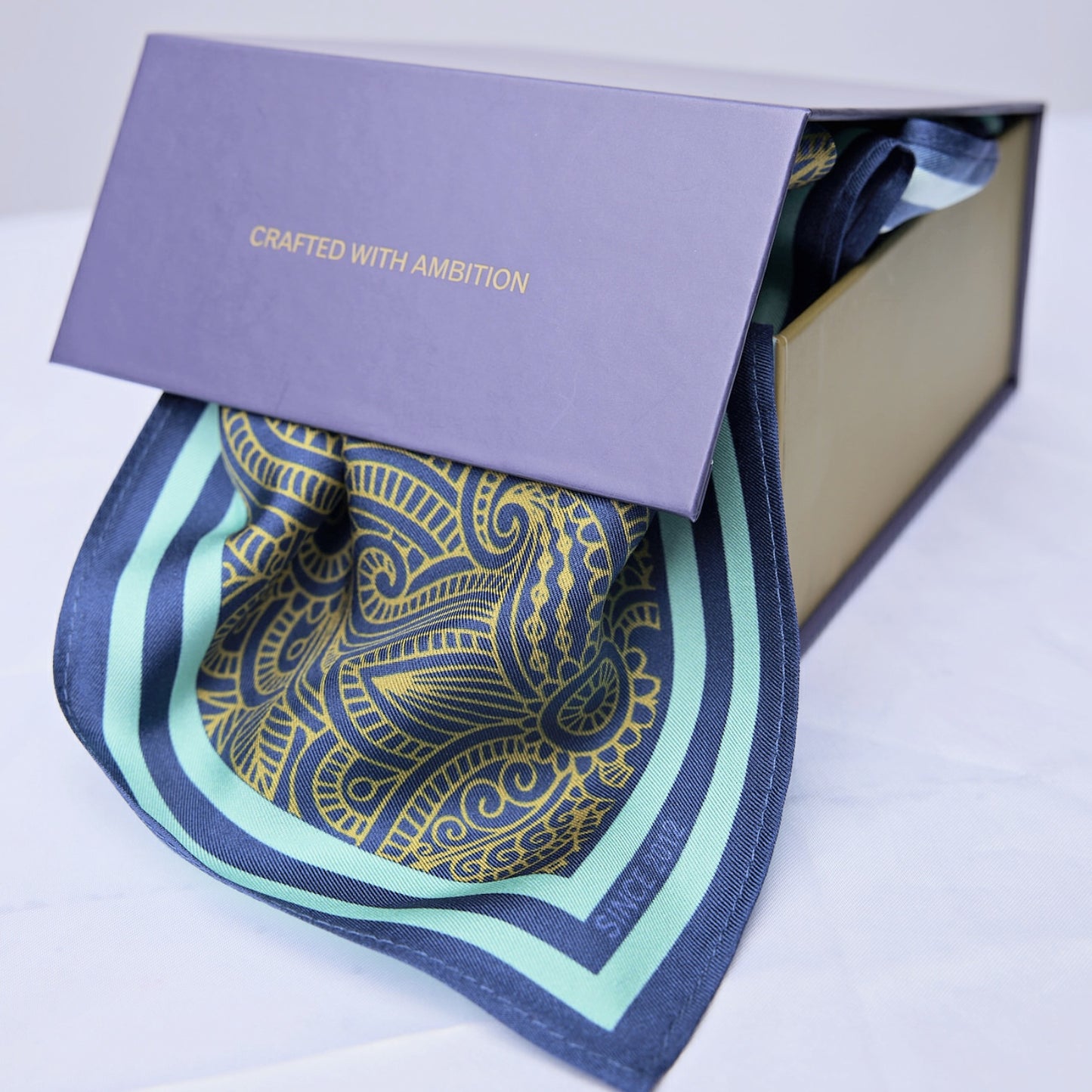 LAPREUVE Extrait de Parfum + The Infinite Scarf