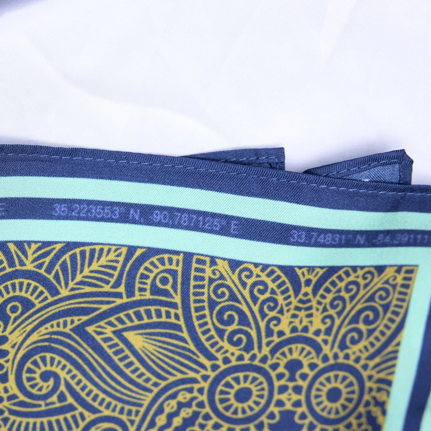 LAPREUVE Extrait de Parfum + The Infinite Scarf